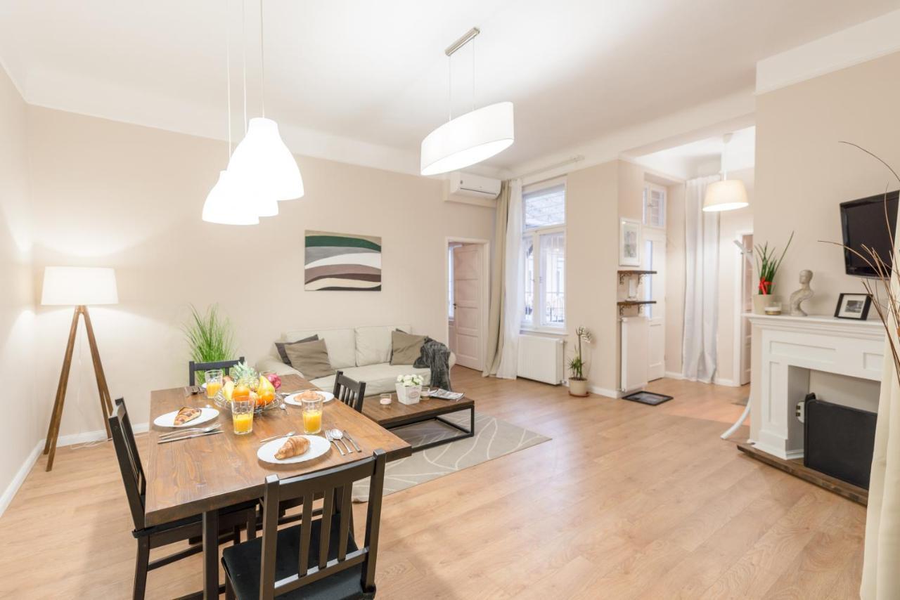 ブダペストDowntown Heart 3 Bdr, 2 Bath, A/Cアパートメント エクステリア 写真
