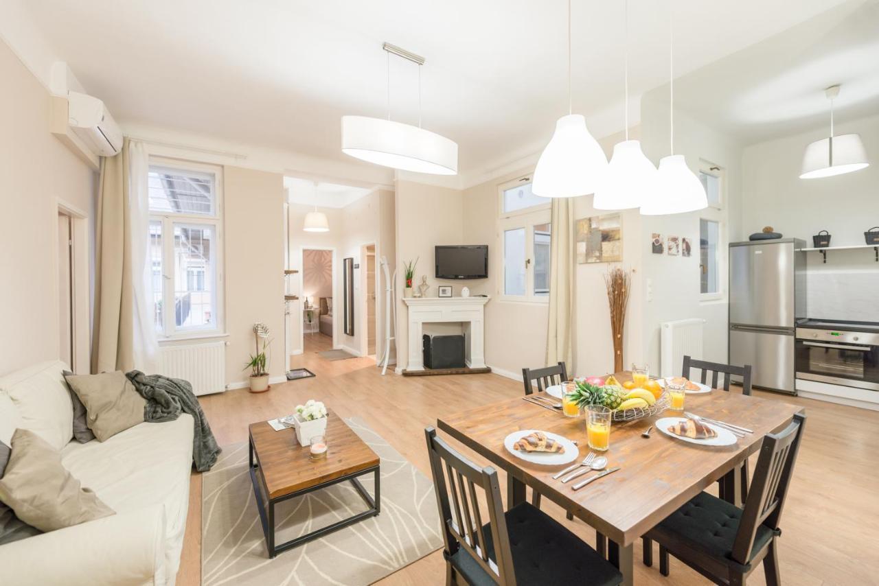 ブダペストDowntown Heart 3 Bdr, 2 Bath, A/Cアパートメント エクステリア 写真