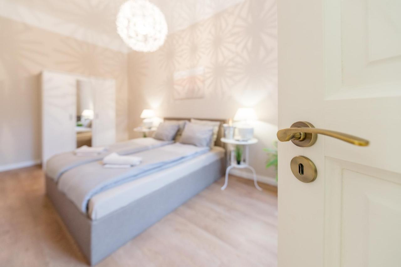 ブダペストDowntown Heart 3 Bdr, 2 Bath, A/Cアパートメント エクステリア 写真